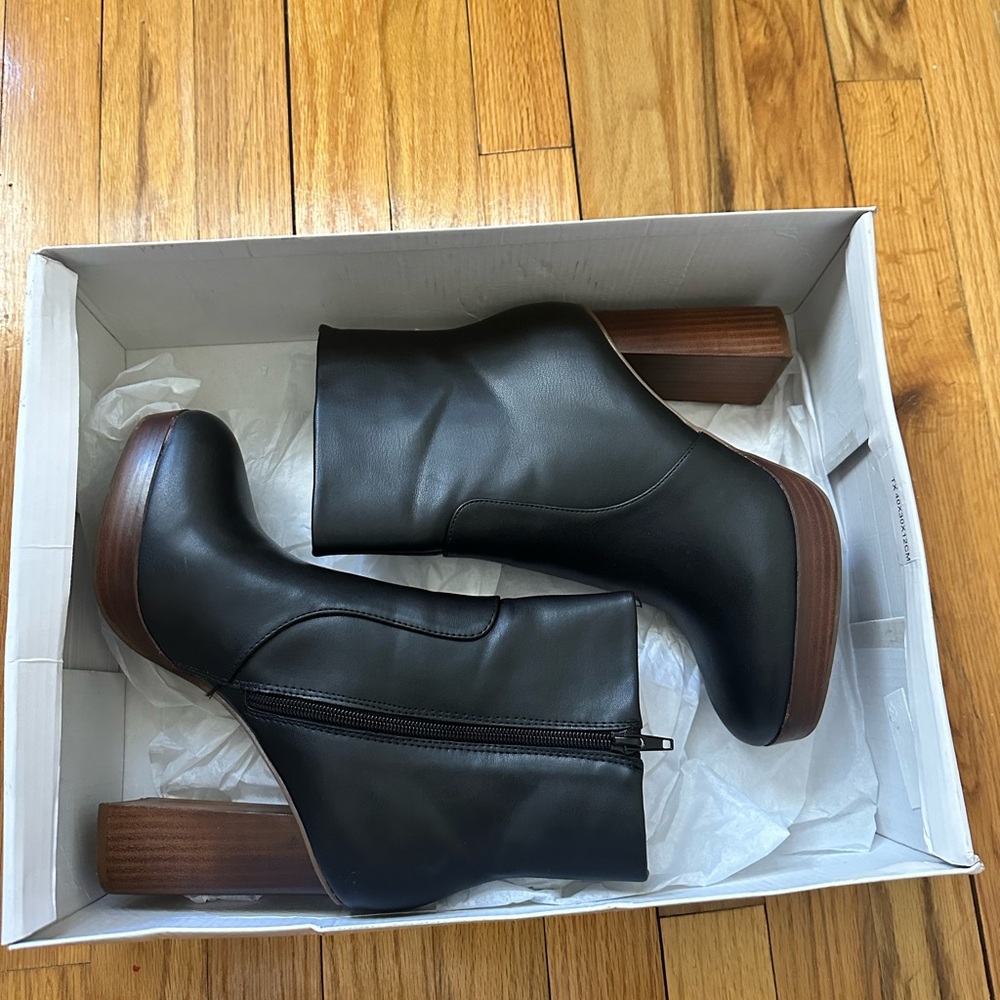 DV by Dolce Vita Marigold platform boots